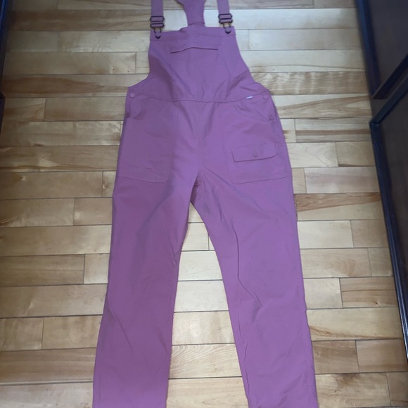 Burton Chaseview overalls in Rosebud color. Size 32. - Picture 7 of 9